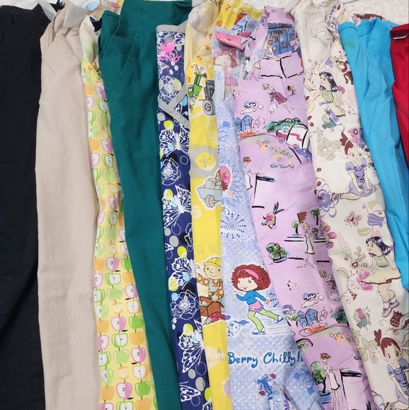 19 Colorful Patterned Scrub Top Collection - Picture 3 of 4